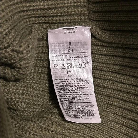 GAP Maternity V-Neck Rib Sweater - Picture 5 of 5